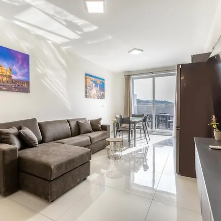 Apartment Beautiful, 2br Penthouse With Private Outdoor Area By 360 Estates *