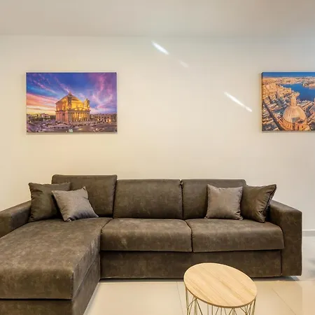 Apartment Beautiful, 2br Penthouse With Private Outdoor Area By 360 Estates