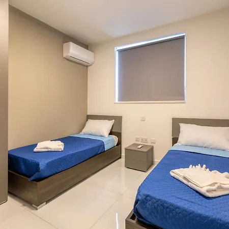 Apartment Beautiful, 2br Penthouse With Private Outdoor Area By 360 Estates *