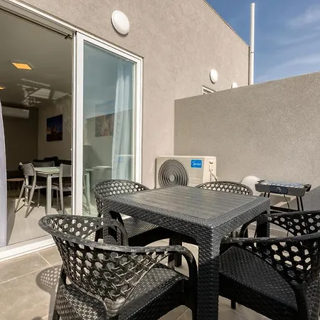 Apartment Beautiful, 2br Penthouse With Private Outdoor Area By 360 Estates *