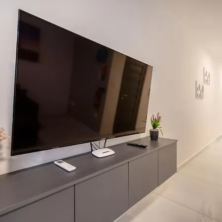 Beautiful, 2br Penthouse With Private Outdoor Area By 360 Estates * 세인트폴스베이