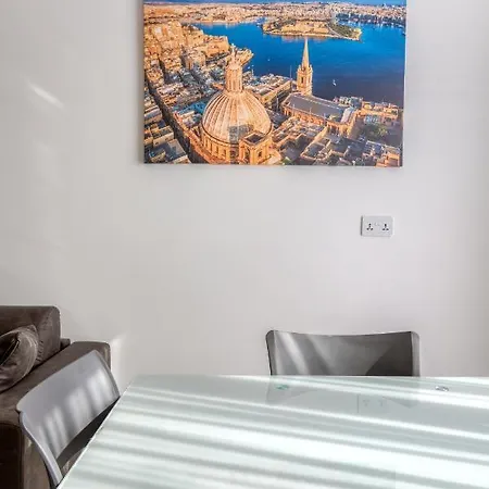 Beautiful, 2br Penthouse With Private Outdoor Area By 360 Estates