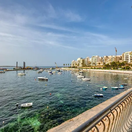 Διαμέρισμα Beautiful, 2br Penthouse With Private Outdoor Area By 360 Estates *